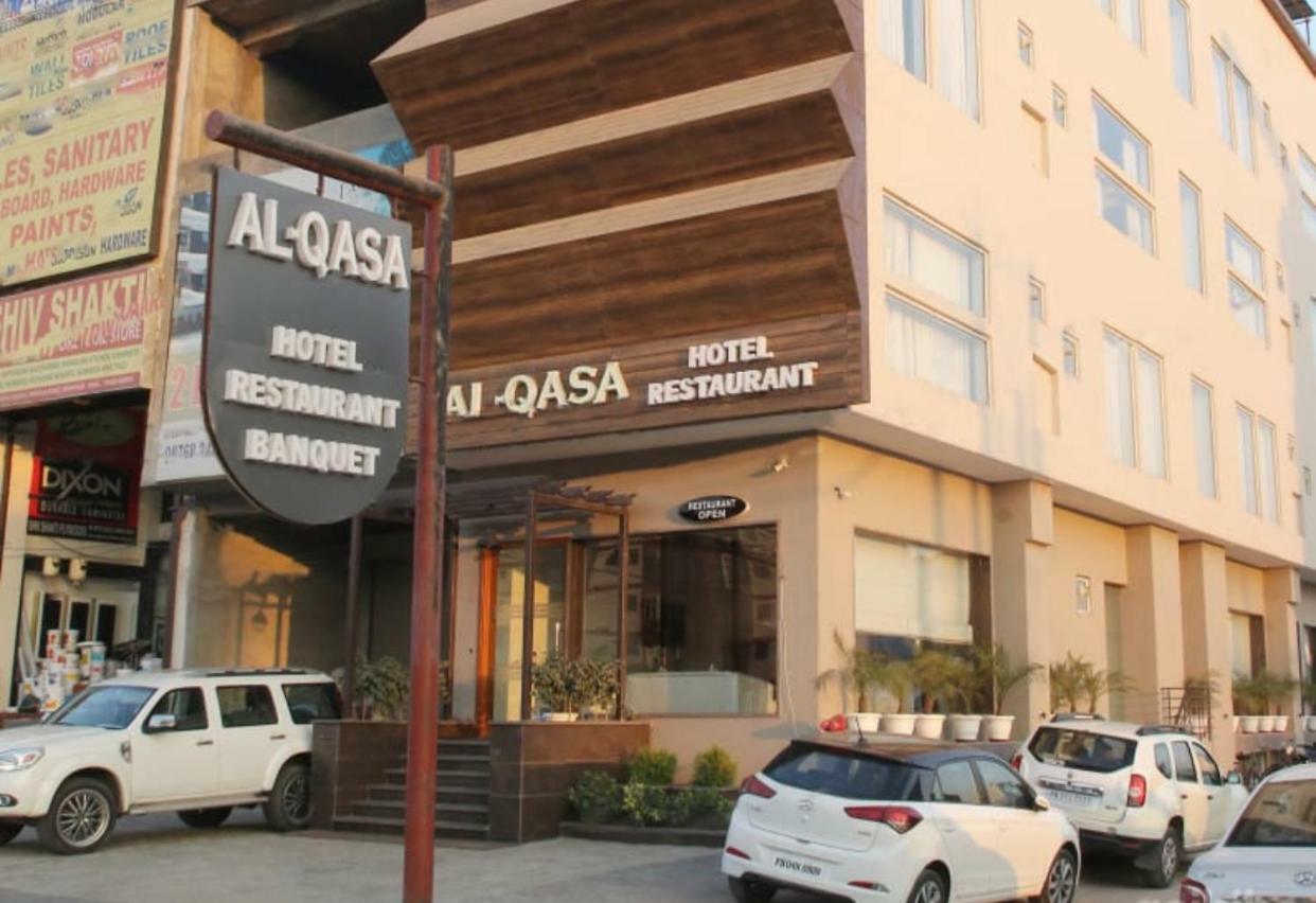 Al-Qasa Hotel Zirakpur Exterior foto